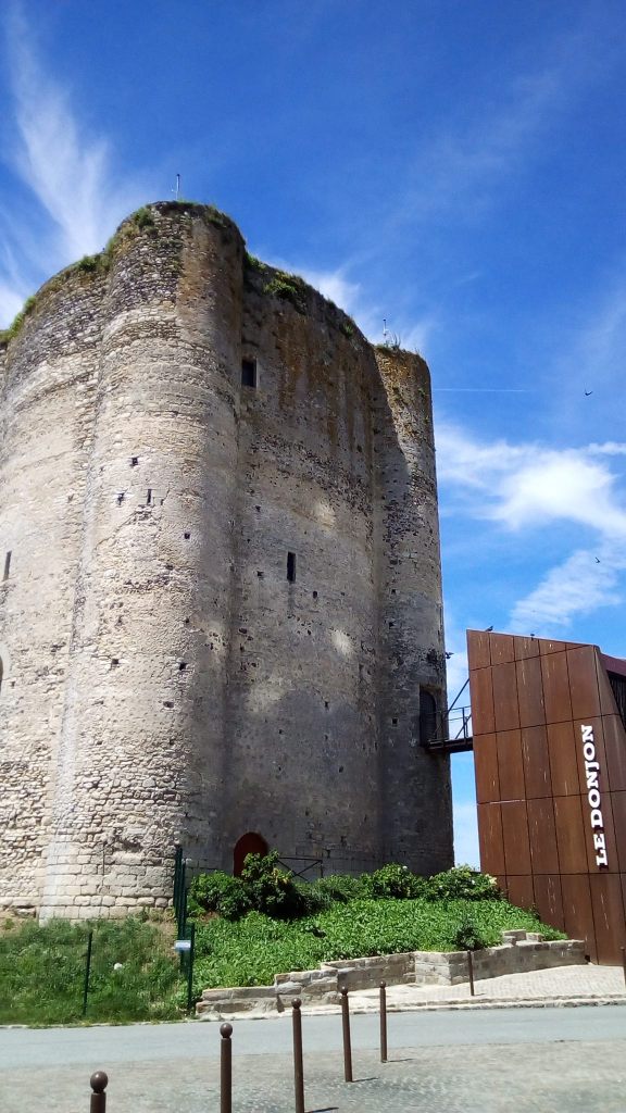 visiter yvelines donjon houdan